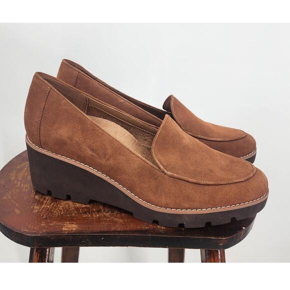 New NWOB Vionic Ava Brown Suede Wedge Loafer Size 10 Wide - Picture 1 of 9